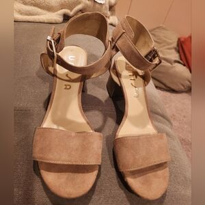 Like new Unisa tan suede ankle strap heels
